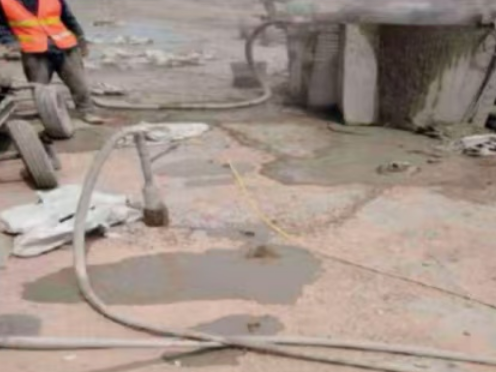 丹棱水泥混凝土路面板底注浆技术 路面脱空注浆整治方案